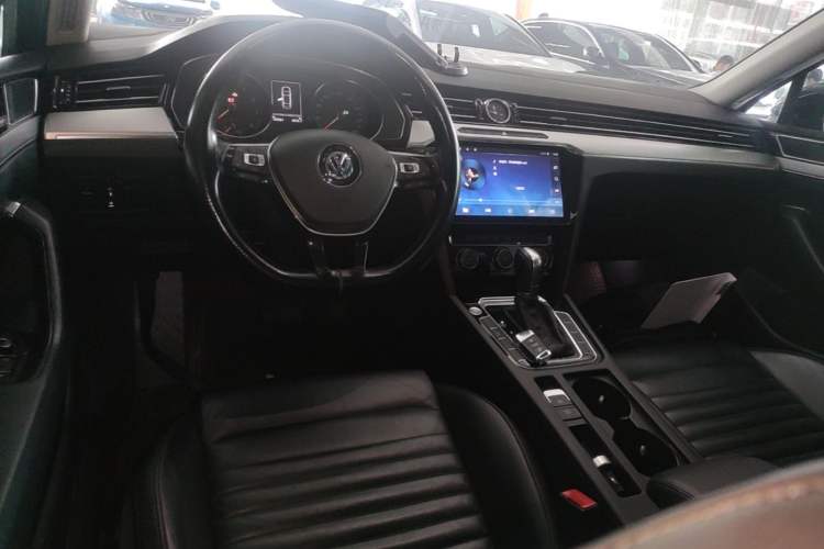 Used Volkswagen Magotan 2018 330TSI DSG Advanced Model Center Console