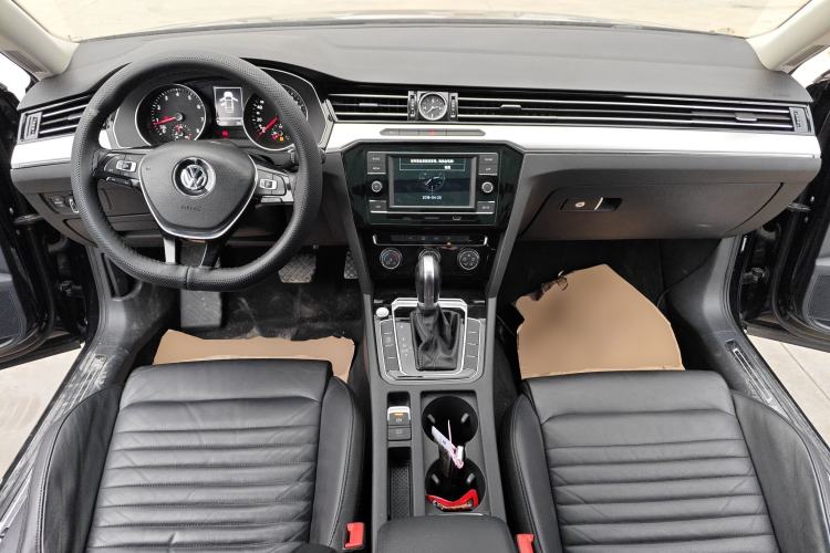 Used Volkswagen Magotan 2018 330TSI DSG Advanced Model Center Console