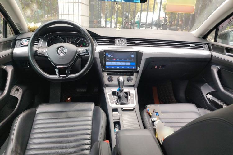 Used Volkswagen Magotan 2018 280TSI DSG Leading Model Center Console