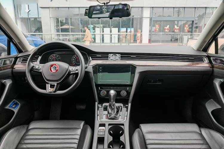 Used Volkswagen Magotan 2018 280TSI DSG Leading Model Center Console