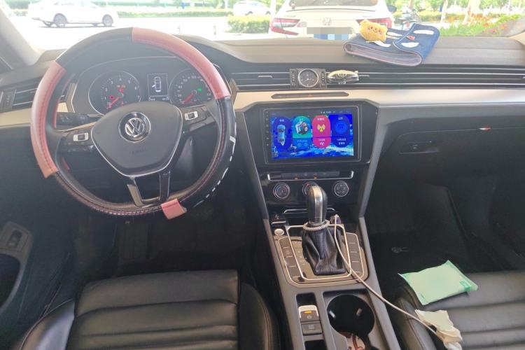 Used Volkswagen Magotan 2018 330TSI DSG Advanced Model Center Console