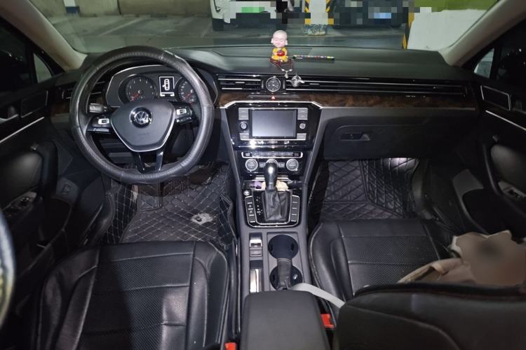 Used Volkswagen Magotan 2018 330TSI DSG Luxury Model Center Console