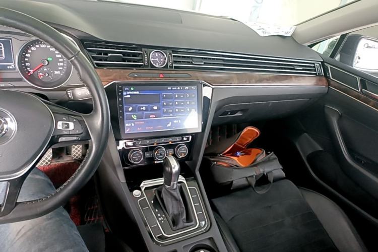 Used Volkswagen Magotan 2018 330TSI DSG Luxury Model Center Console