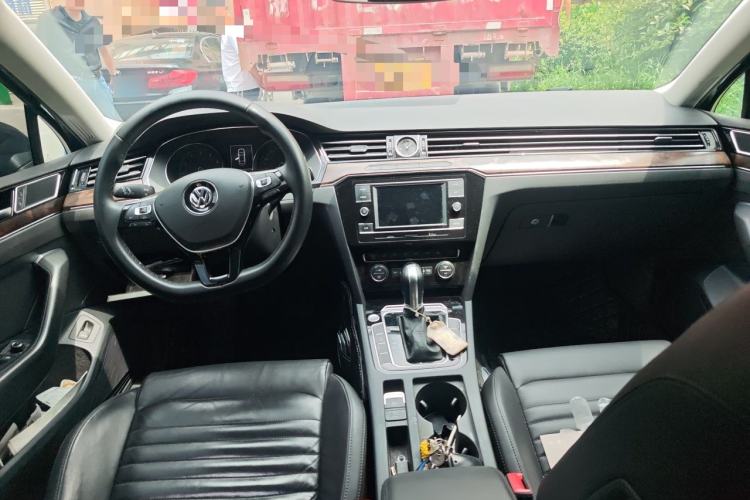 Used Volkswagen Magotan 2018 330TSI DSG Luxury Model Center Console
