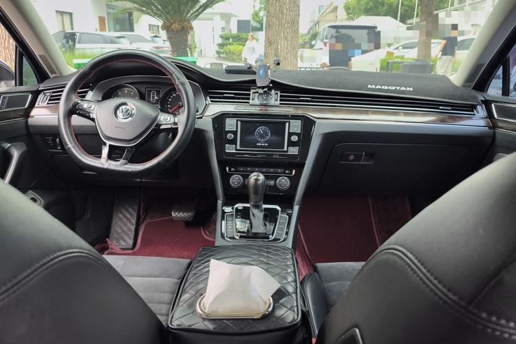Used Volkswagen Magotan 2018 330TSI DSG Luxury Model Center Console