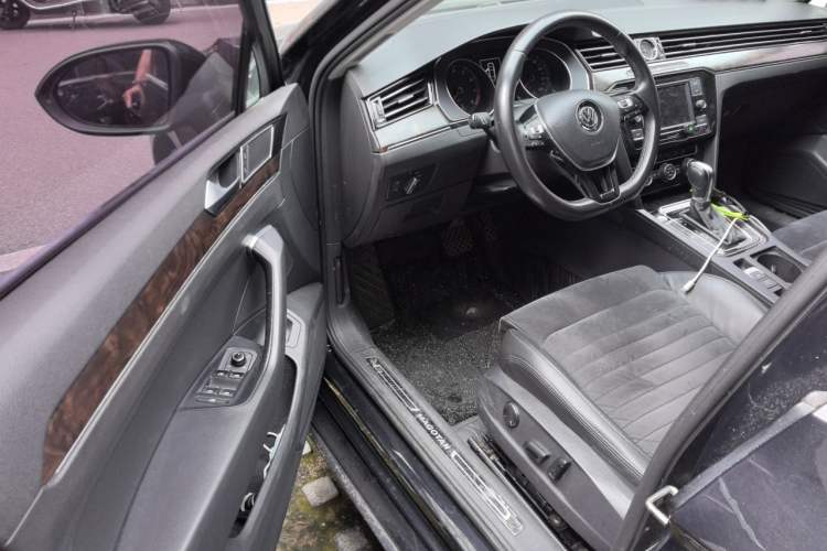Used Volkswagen Magotan 2018 330TSI DSG Luxury Model Driver Seat