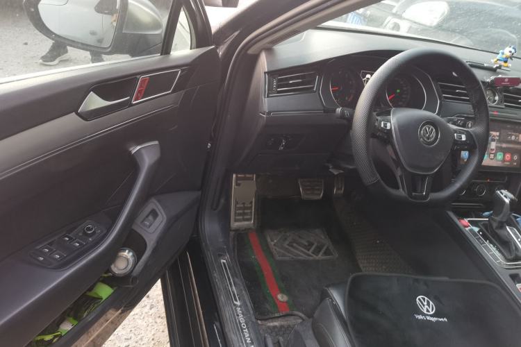 Used Volkswagen Magotan 2018 330TSI DSG Advanced Model Driver Seat