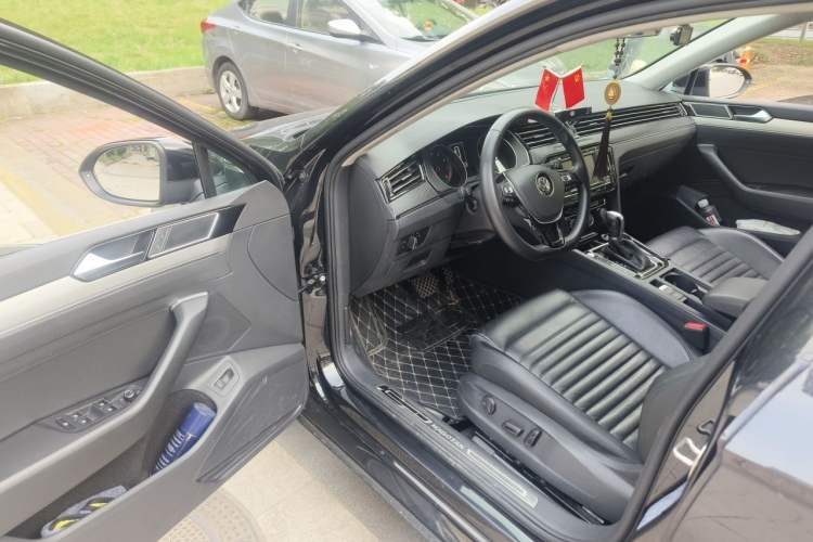 Used Volkswagen Magotan 2018 330TSI DSG Advanced Model Driver Seat