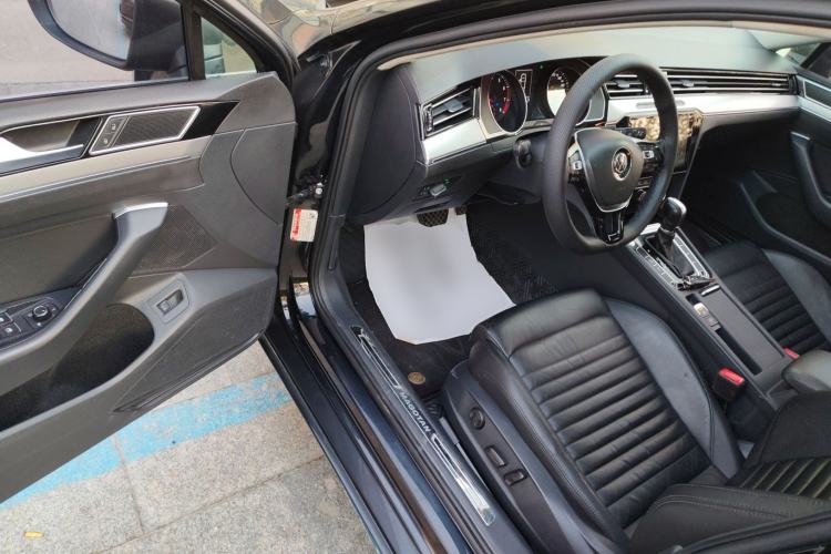 Used Volkswagen Magotan 2018 330TSI DSG Advanced Model Driver Seat