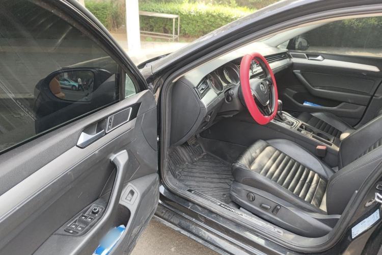 Used Volkswagen Magotan 2018 330TSI DSG Advanced Model Driver Seat
