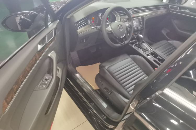 Used Volkswagen Magotan 2018 Facelift 330TSI DSG Luxury Model Driver Seat