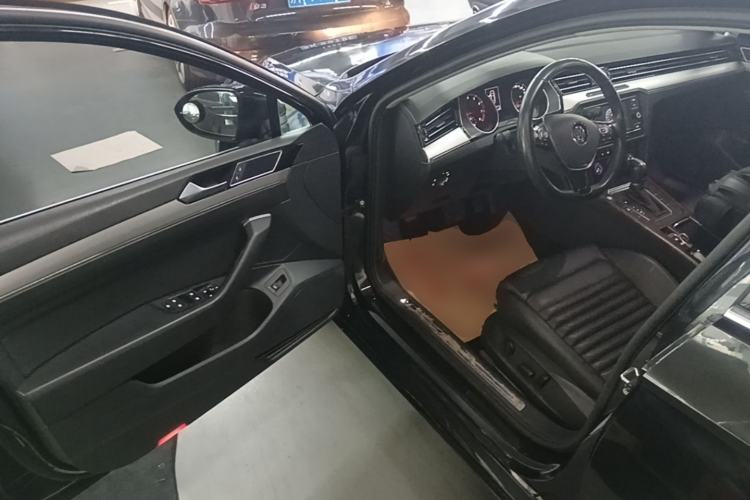 Used Volkswagen Magotan 2018 330TSI DSG Advanced Model Driver Seat