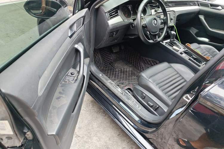Used Volkswagen Magotan 2018 330TSI DSG Advanced Model Driver Seat