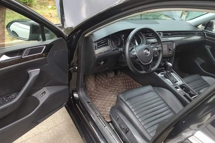 Used Volkswagen Magotan 2018 Facelift 330TSI DSG Luxury Model Driver Seat