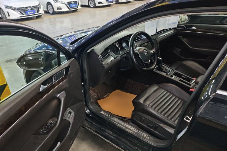 Used Volkswagen Magotan 2018 Facelift 330TSI DSG Luxury Model Driver Seat