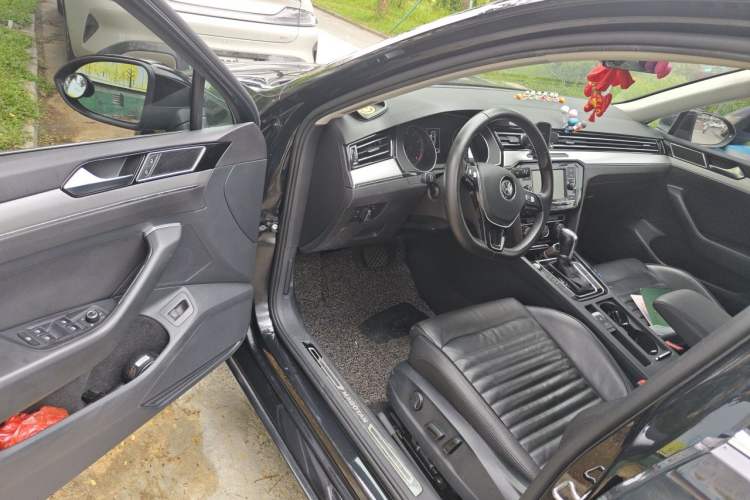 Used Volkswagen Magotan 2018 330TSI DSG Advanced Model Driver Seat