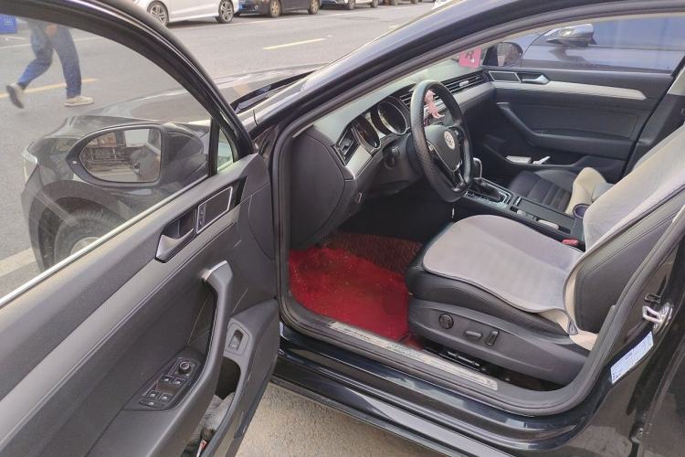 Used Volkswagen Magotan 2018 330TSI DSG Advanced Model Driver Seat