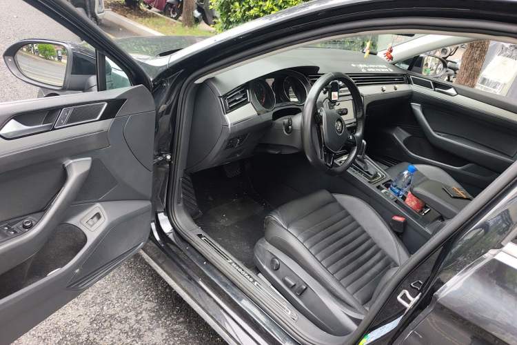 Used Volkswagen Magotan 2018 330TSI DSG Advanced Model Driver Seat