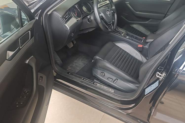 Used Volkswagen Magotan 2018 330TSI DSG Advanced Model Driver Seat