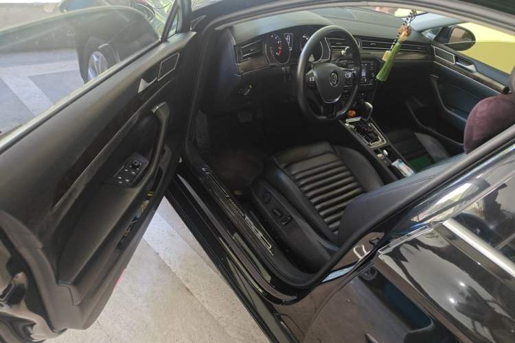 Used Volkswagen Magotan 2018 Facelift 380TSI DSG Luxury Version Driver Seat