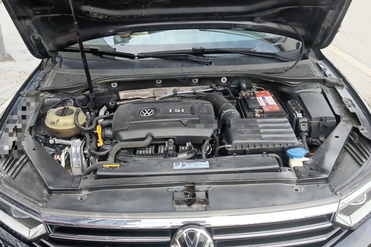 Used Volkswagen Magotan 2018 Facelift 330TSI DSG Luxury Model Engine Bay