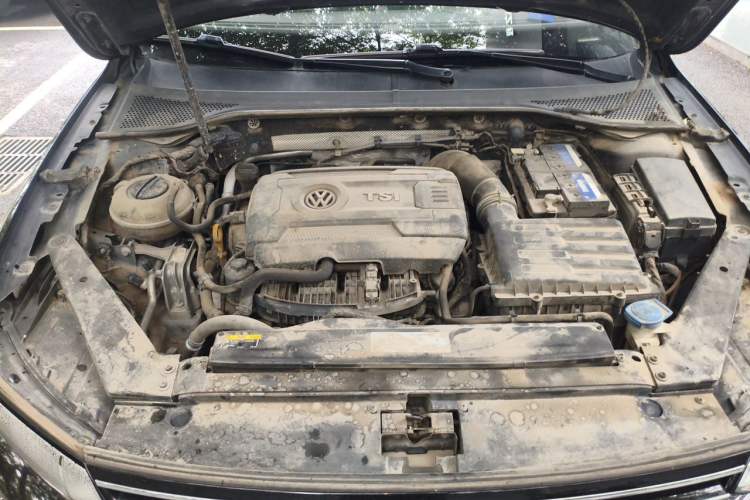 Used Volkswagen Magotan 2018 330TSI DSG Advanced Model Engine Bay