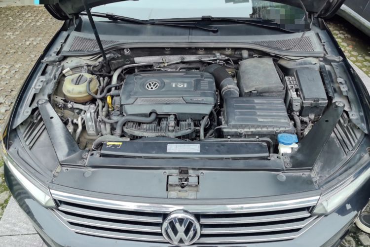 Used Volkswagen Magotan 2018 330TSI DSG Luxury Model Engine Bay