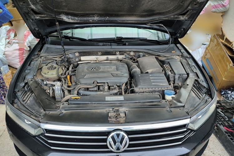 Used Volkswagen Magotan 2018 330TSI DSG Luxury Model Engine Bay