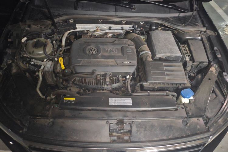 Used Volkswagen Magotan 2018 330TSI DSG Advanced Model Engine Bay