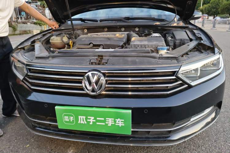 Used Volkswagen Magotan 2018 330TSI DSG Advanced Model Engine Bay