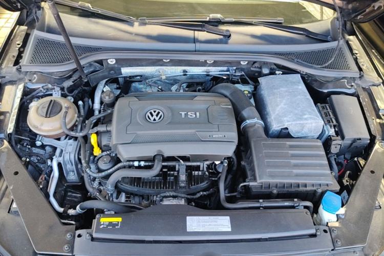 Used Volkswagen Magotan 2018 330TSI DSG Luxury Model Engine Bay