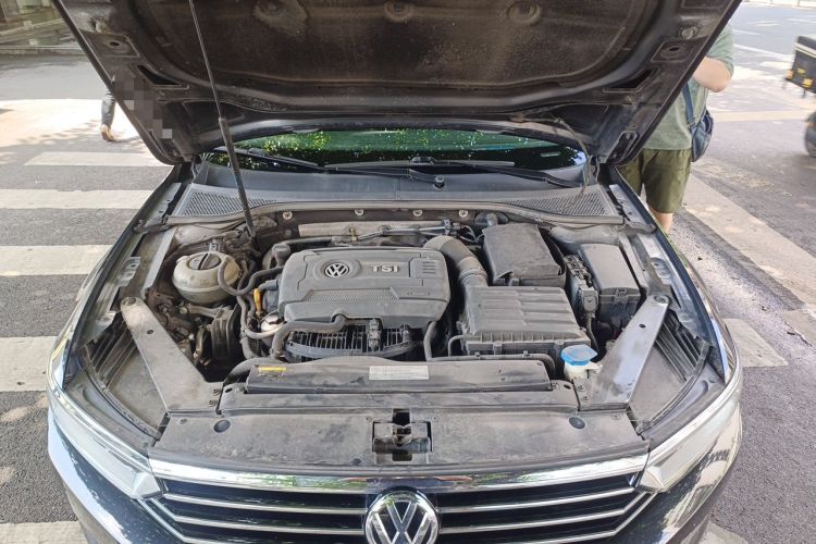 Used Volkswagen Magotan 2018 Facelift 330TSI DSG Luxury Model Engine Bay