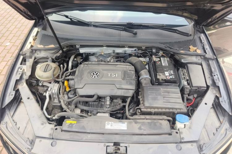 Used Volkswagen Magotan 2018 330TSI DSG Advanced Model Engine Bay
