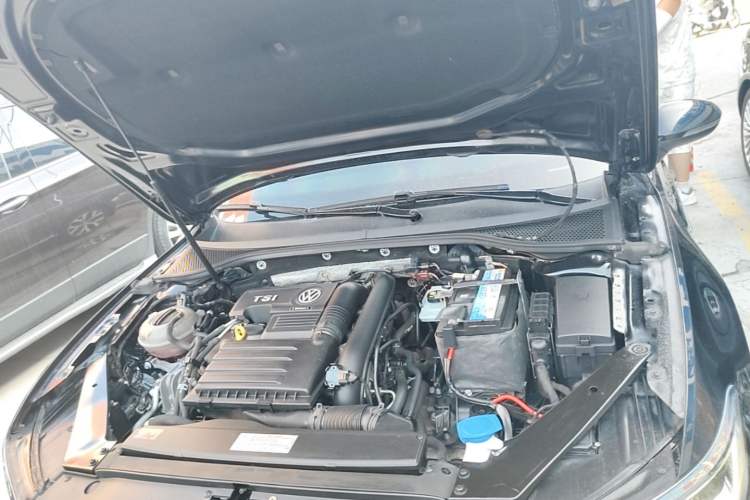 Used Volkswagen Magotan 2018 280TSI DSG Leading Model Engine Bay