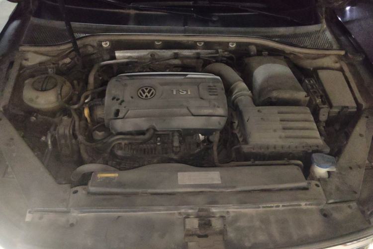 Used Volkswagen Magotan 2018 330TSI DSG Luxury Model Engine Bay