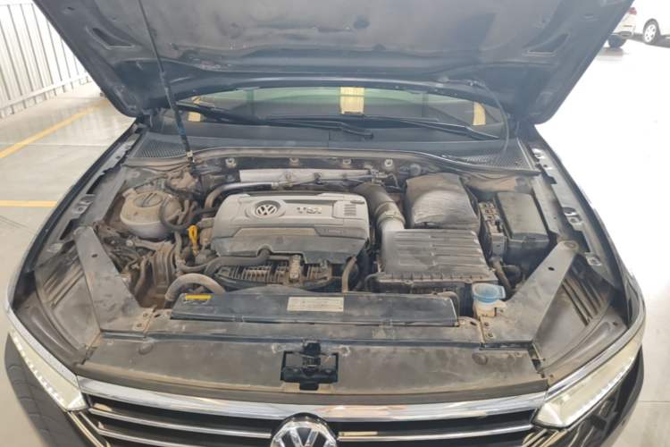 Used Volkswagen Magotan 2018 330TSI DSG Luxury Model Engine Bay