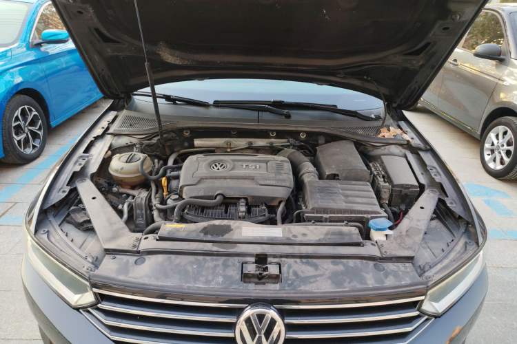 Used Volkswagen Magotan 2018 330TSI DSG Advanced Model Engine Bay