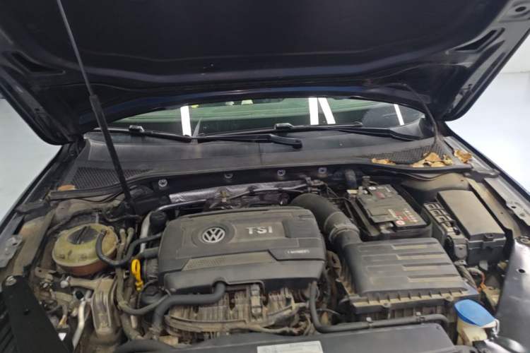 Used Volkswagen Magotan 2018 Facelift 330TSI DSG Luxury Model Engine Bay
