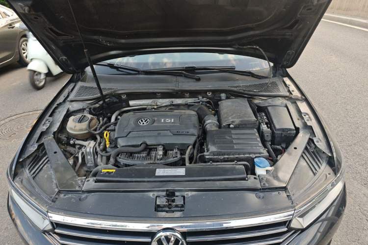 Used Volkswagen Magotan 2018 330TSI DSG Luxury Model Engine Bay