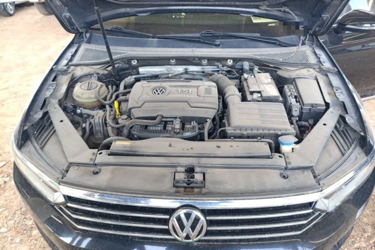 Used Volkswagen Magotan 2018 330TSI DSG Luxury Model Engine Bay