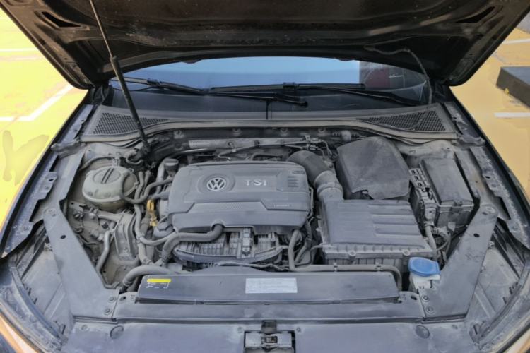 Used Volkswagen Magotan 2018 330TSI DSG Advanced Model Engine Bay