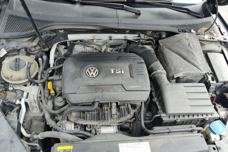 Used Volkswagen Magotan 2018 330TSI DSG Luxury Model Engine Bay