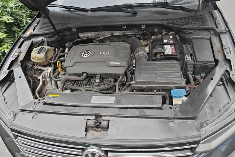 Used Volkswagen Magotan 2018 330TSI DSG Advanced Model Engine Bay