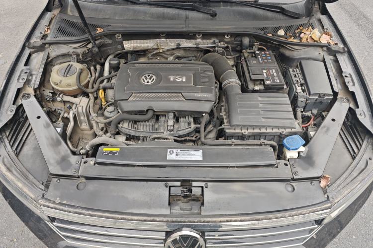 Used Volkswagen Magotan 2018 330TSI DSG Luxury Model Engine Bay