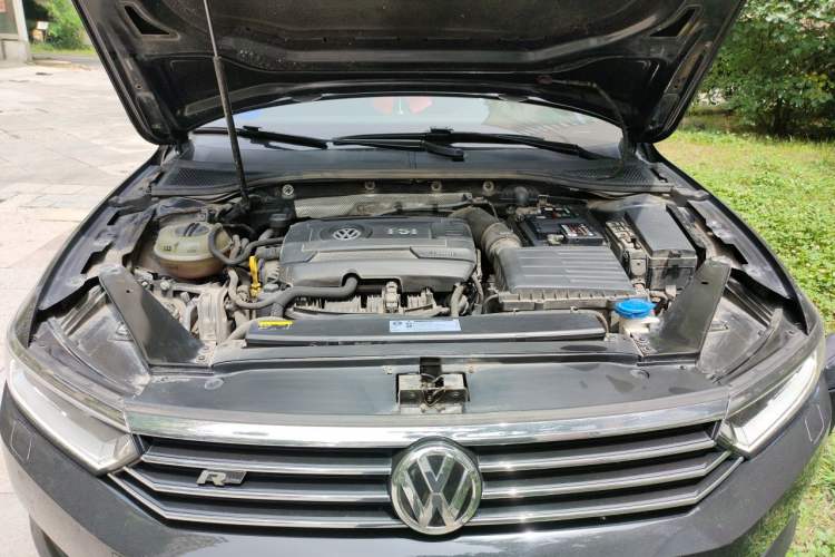 Used Volkswagen Magotan 2018 330TSI DSG Luxury Model Engine Bay