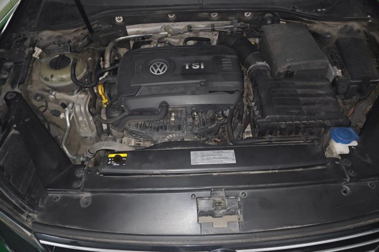 Used Volkswagen Magotan 2018 330TSI DSG Advanced Model Engine Bay