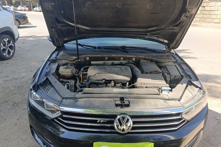 Used Volkswagen Magotan 2018 330TSI DSG Luxury Model Engine Bay