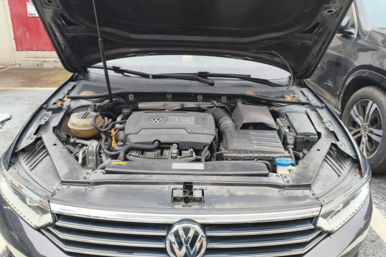 Used Volkswagen Magotan 2018 Facelift 330TSI DSG Luxury Model Engine Bay