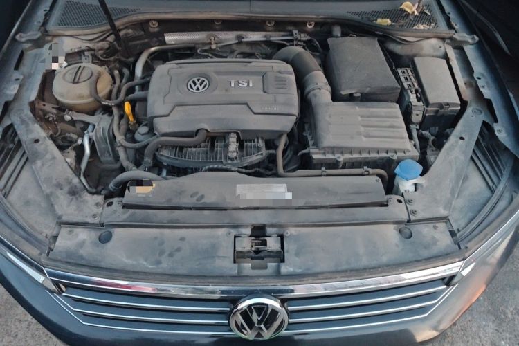 Used Volkswagen Magotan 2018 330TSI DSG Luxury Model Engine Bay