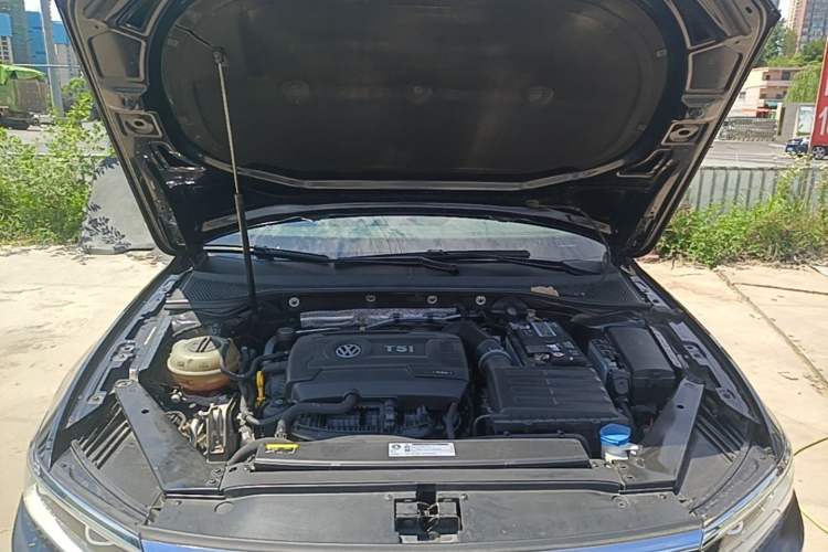 Used Volkswagen Magotan 2018 Facelift 330TSI DSG Luxury Model Engine Bay
